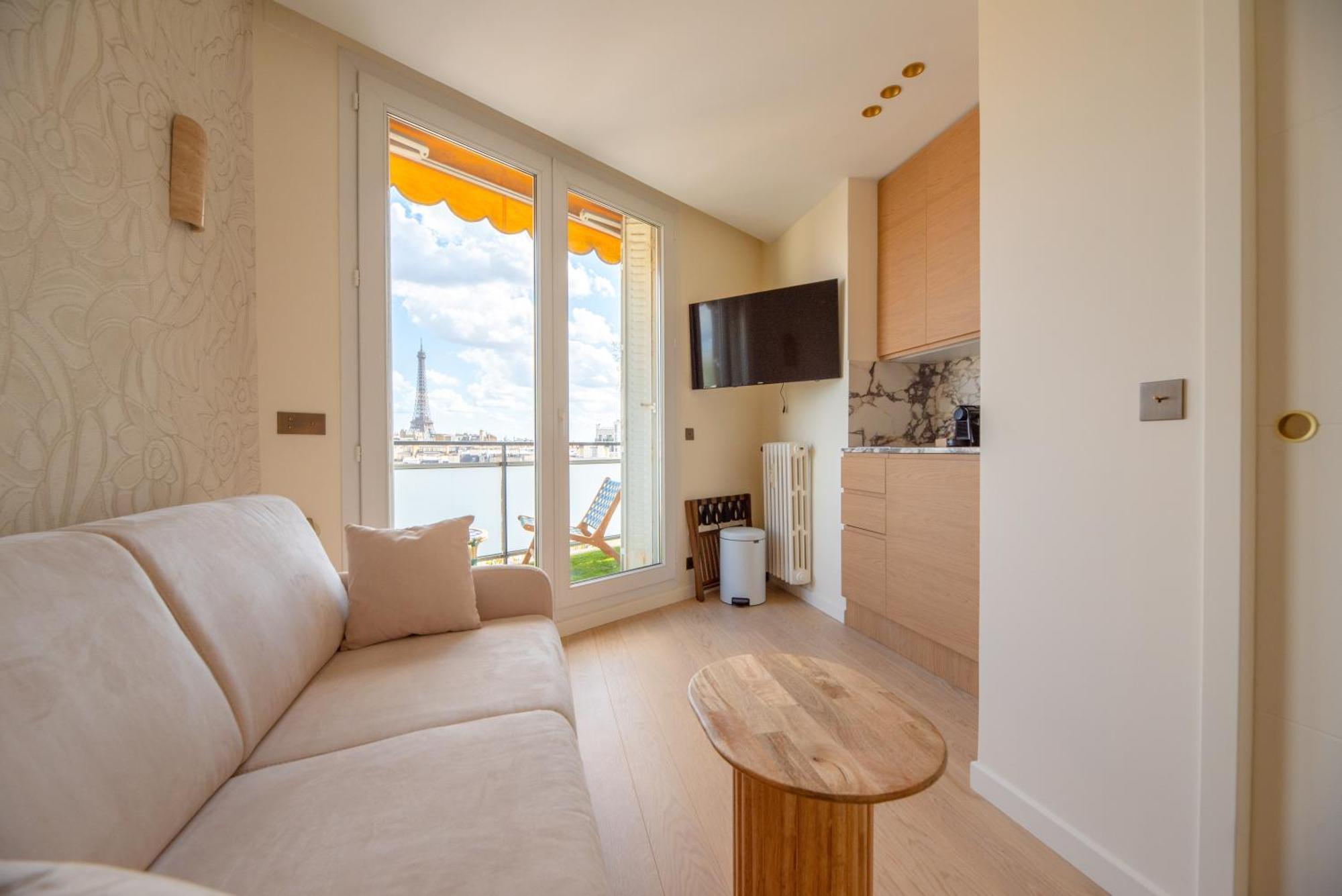 Appartamento Stunning View On Eiffel Tower With Balcony Parigi