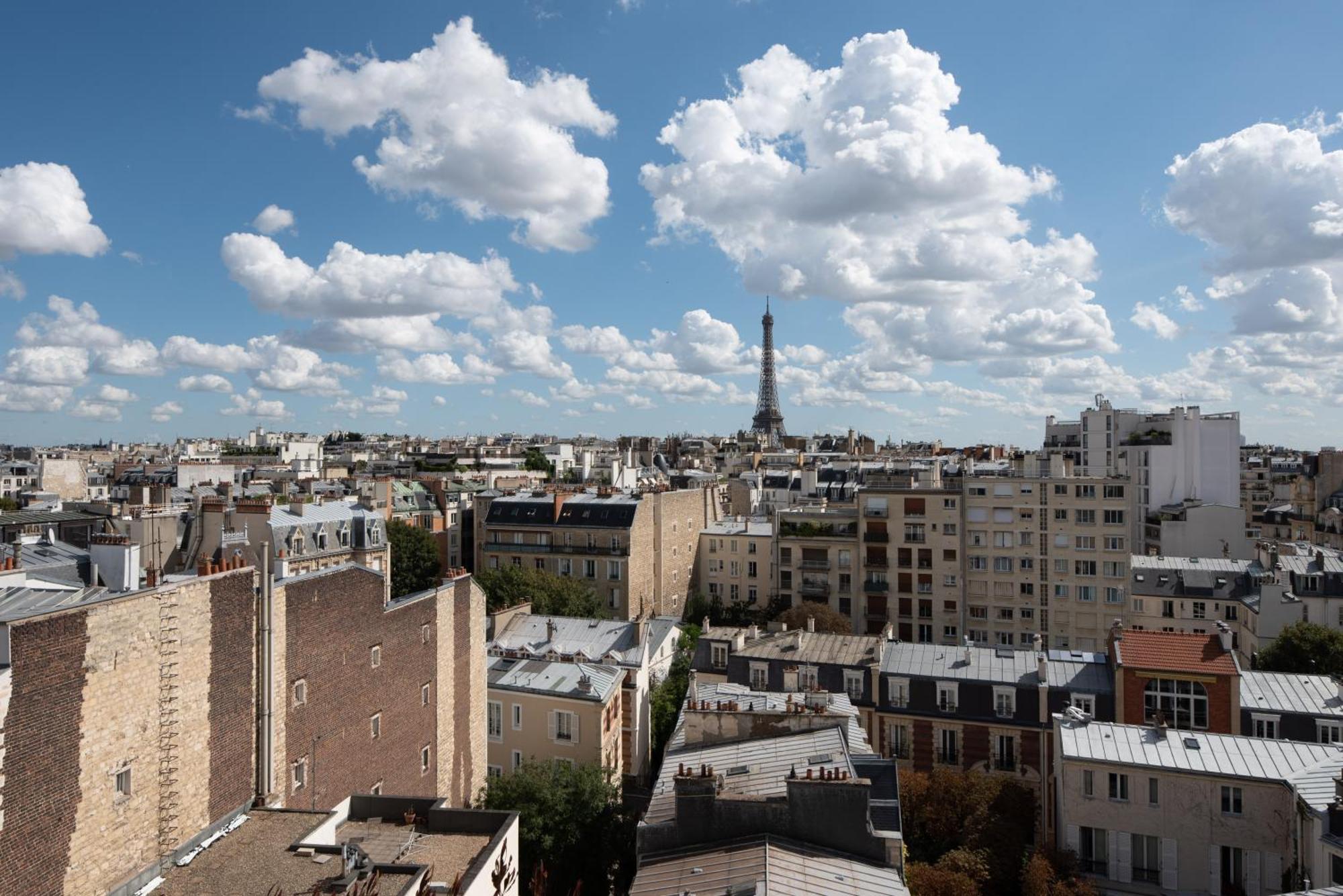 Stunning View On Eiffel Tower With Balcony Appartamento *